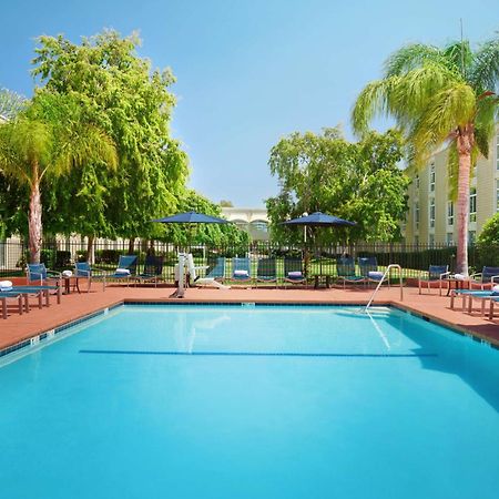 Отель Hilton Oakland Airport Экстерьер фото