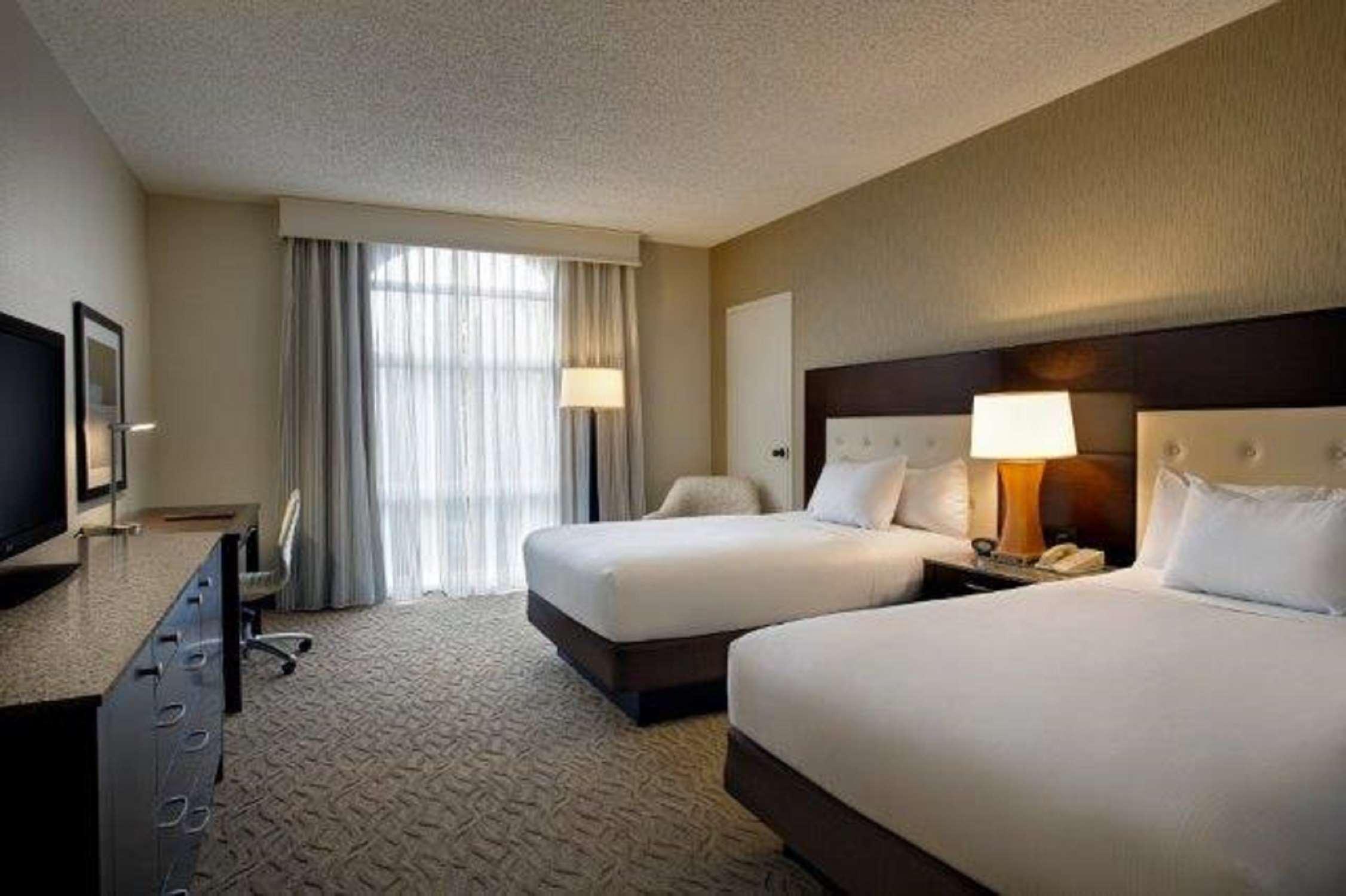 Отель Hilton Oakland Airport Экстерьер фото