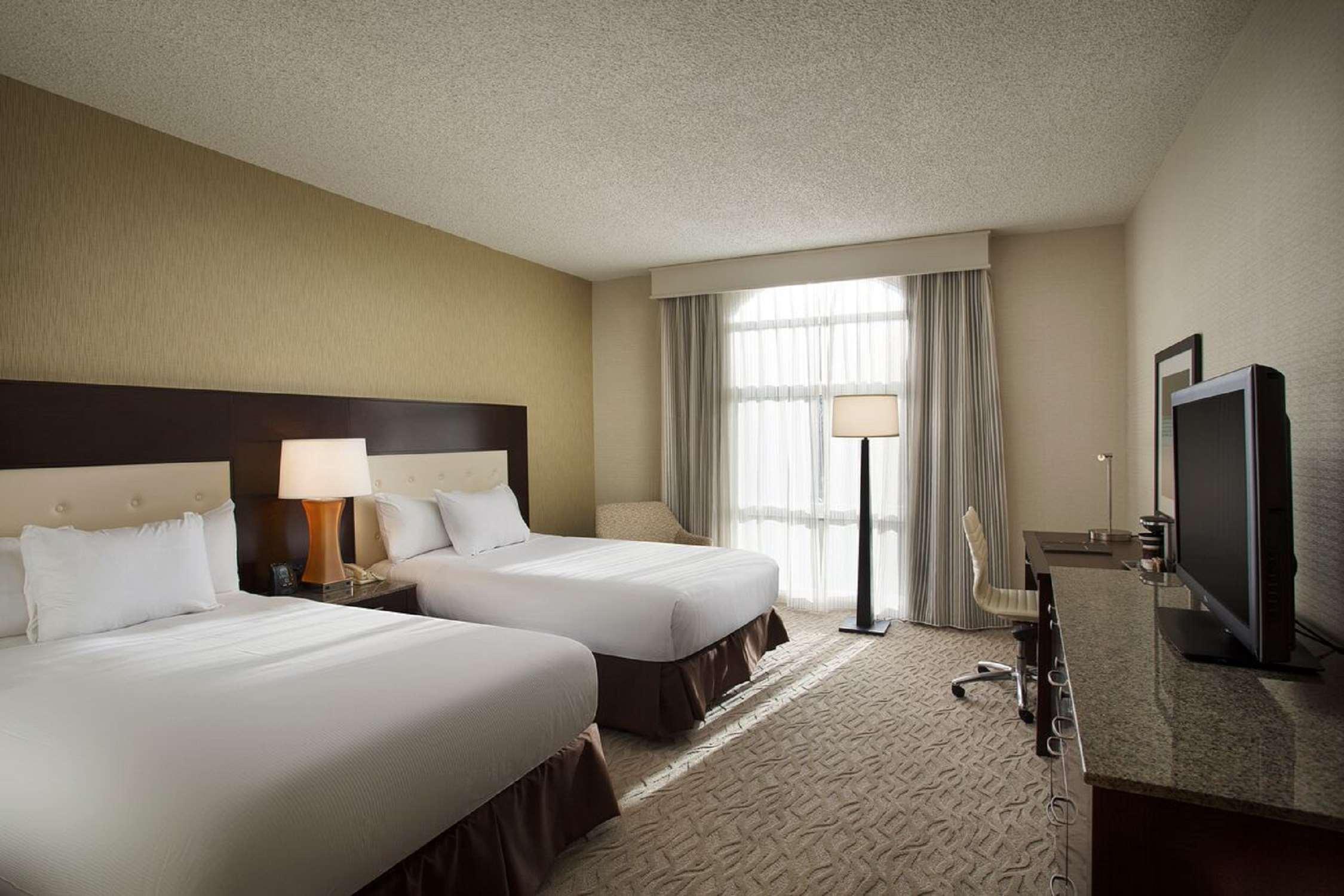 Отель Hilton Oakland Airport Экстерьер фото