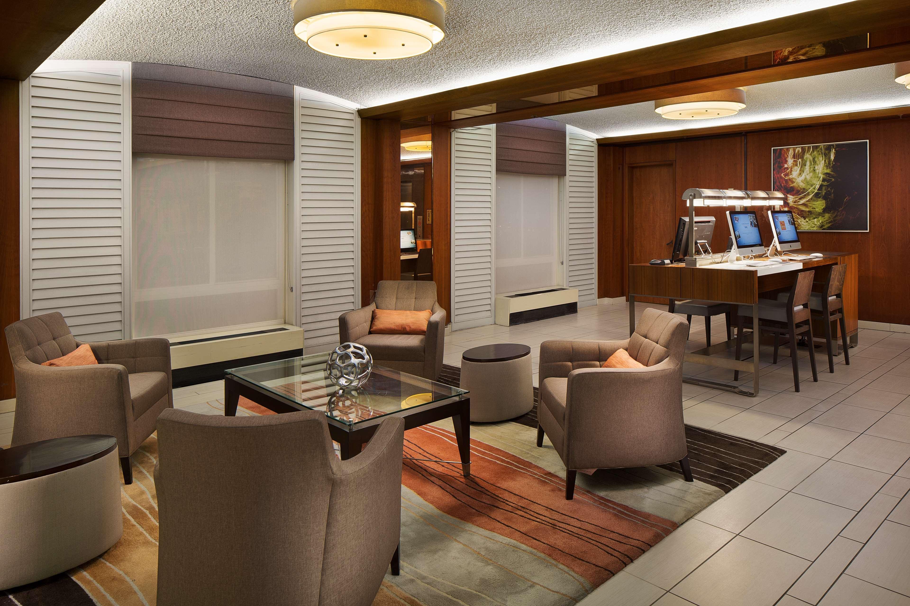 Отель Hilton Oakland Airport Экстерьер фото