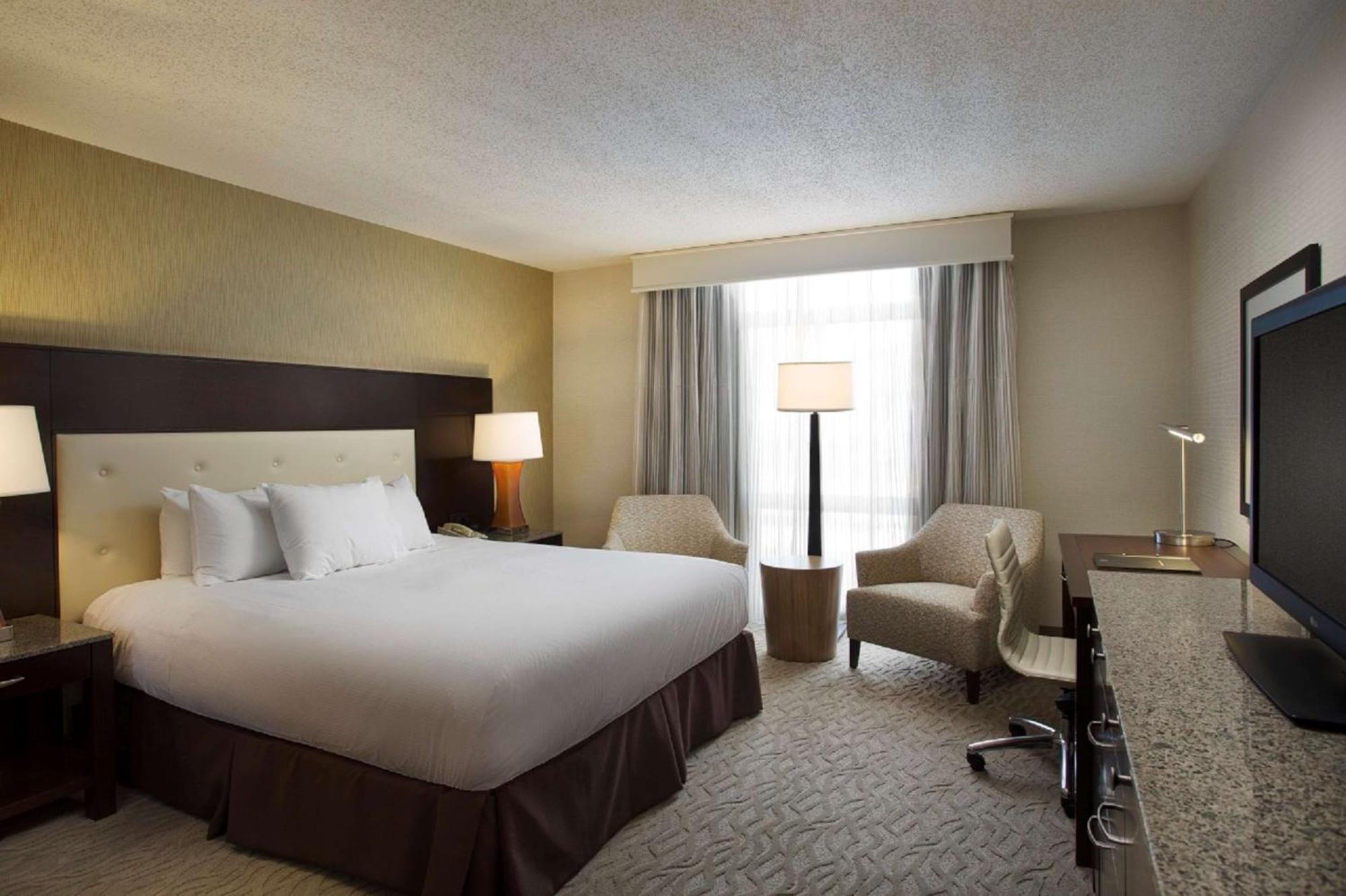 Отель Hilton Oakland Airport Экстерьер фото