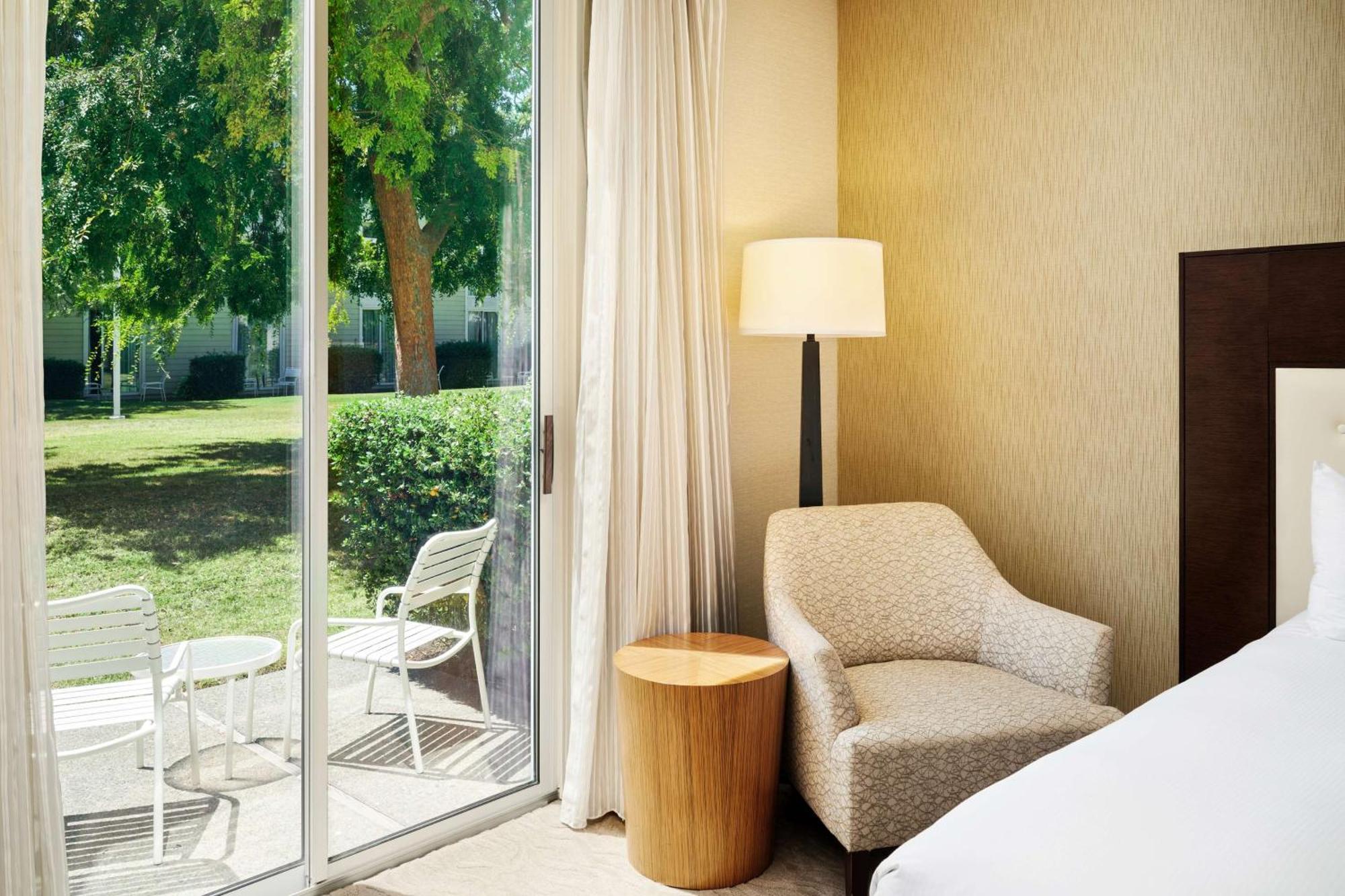 Отель Hilton Oakland Airport Экстерьер фото